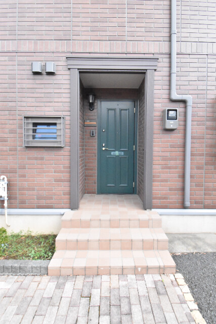 ��ʌ��������܎s���撬�J�R���ڂ̃A�p�[�g�̃G���g�����X