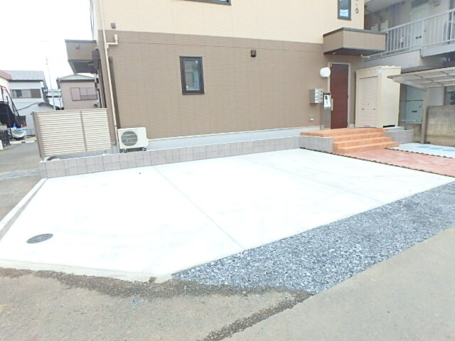 ��ʌ��������܎s����厚�󗈂̃A�p�[�g�̒��ԏ�