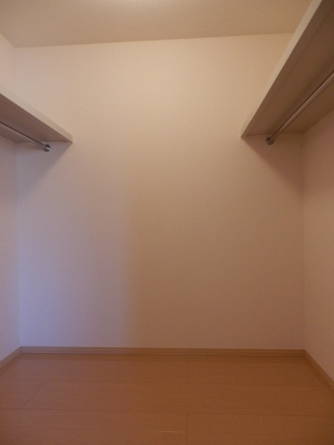 ��ʌ��������܎s�k��{�����̃A�p�[�g�̎��[