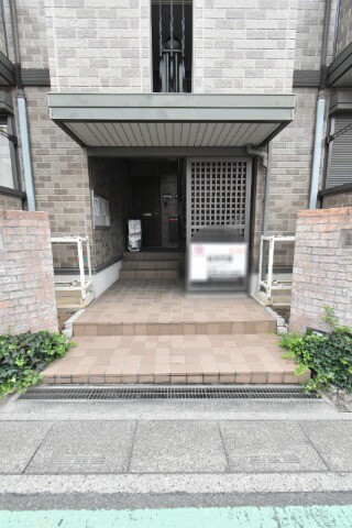 ��ʌ��������܎s�k��{�����̃A�p�[�g�̃G���g�����X