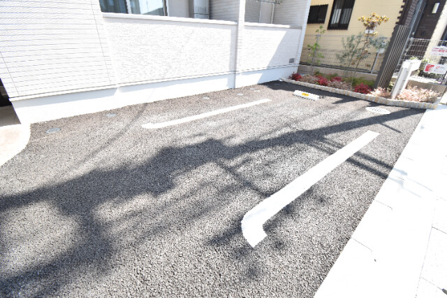 ��ʌ��������܎s����쌳�h�P���ڂ̃A�p�[�g�̒��ԏ�