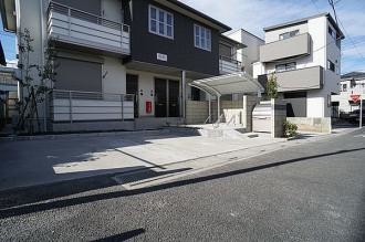 ��ʌ��������܎s�k����i���P���ڂ̃A�p�[�g�̒��ԏ�