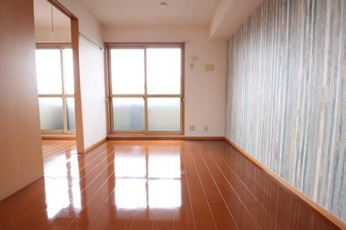 ��ʌ������s���h�S���ڂ̃A�p�[�g�̋��ԁE���r���O