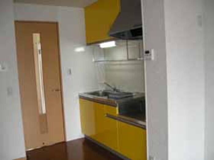 ��ʌ������s���h�S���ڂ̃A�p�[�g�̃L�b�`��