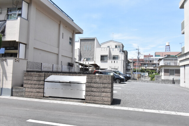 ��ʌ��������܎s��{��������P���ڂ̃}���V�����̒��ԏ�