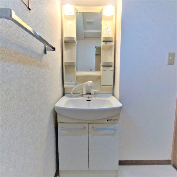 ��ʌ�����s�씵���J�R���ڂ̃}���V�����̐��ʏ�