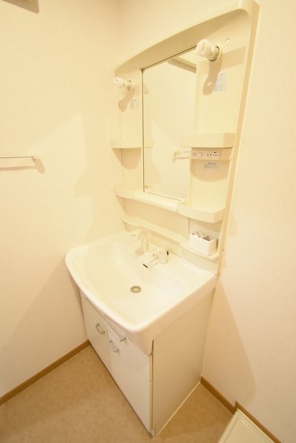 ��ʌ��������܎s�΋�厚�����̃A�p�[�g�̐��ʏ�