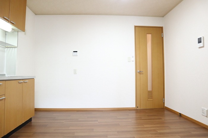 ��ʌ�����s�˒˓��S���ڂ̃A�p�[�g�̋��ԁE���r���O