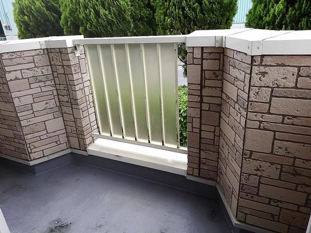 ��ʌ������s�������̃A�p�[�g�̃o���R�j�[