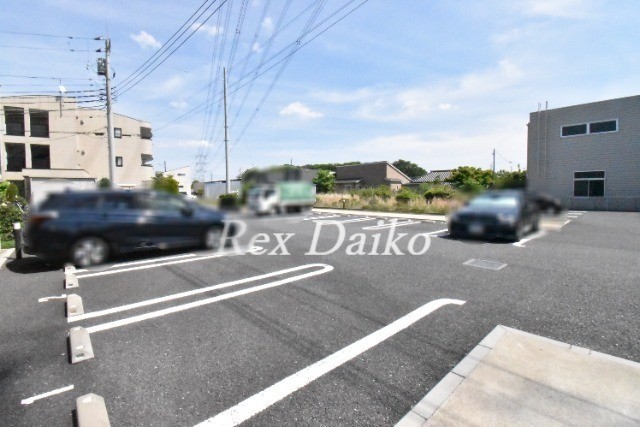 ��ʌ�����s�厚���s���̃A�p�[�g�̒��ԏ�