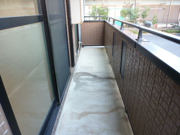 ��ʌ�����s�˒˓��S���ڂ̃A�p�[�g�̃o���R�j�[