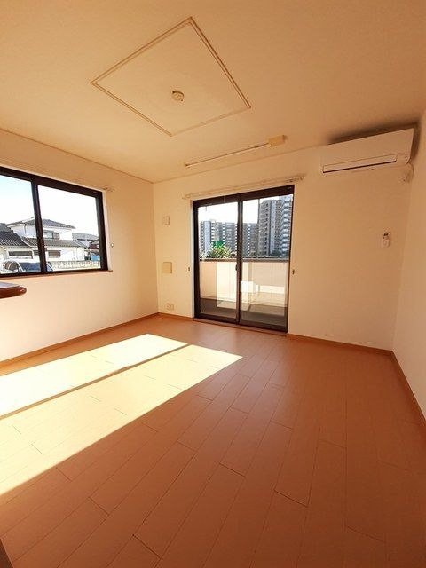 ��ʌ��������܎s��΋搼���Q���ڂ̃A�p�[�g�̋��ԁE���r���O