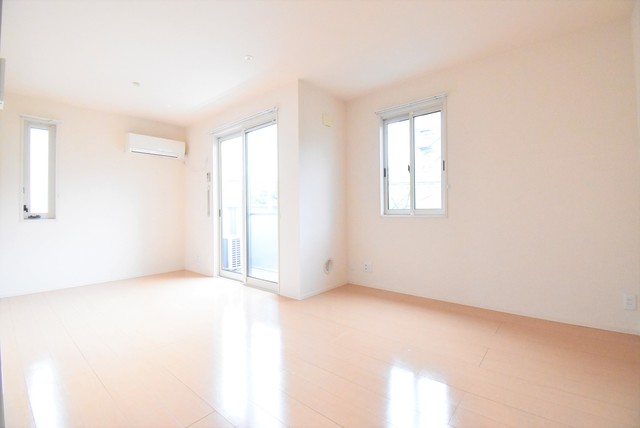 ��ʌ��z�J�s���R���ڂ̃A�p�[�g�̋����E���r���O