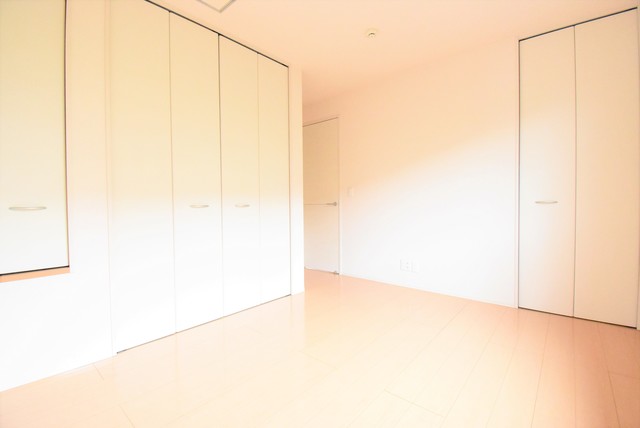 ��ʌ��z�J�s���R���ڂ̃A�p�[�g�̐Q��