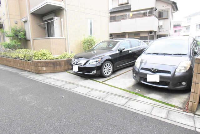 ��ʌ��z�J�s���R���ڂ̃A�p�[�g�̒��ԏ�