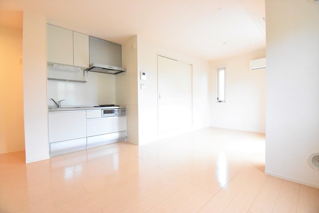 ��ʌ��z�J�s���R���ڂ̃A�p�[�g�̋����E���r���O