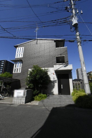 ��ʌ�����s���V���̃A�p�[�g�̌����O��