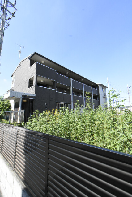 ��ʌ�����s���V���̃A�p�[�g�̌����O��