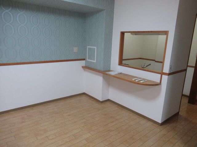 ��ʌ��������܎s�΋擌�Y�a�W���ڂ̃}���V�����̋��ԁE���r���O