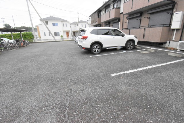 ��ʌ�����s�厚���s�̃A�p�[�g�̒��ԏ�