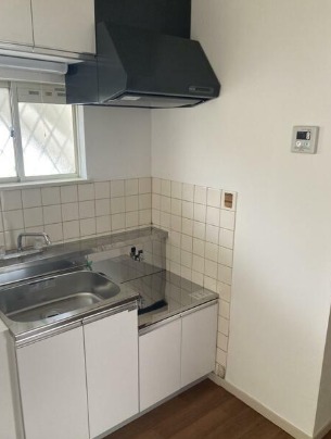 ��ʌ��������܎s�������a�c���Q���ڂ̃A�p�[�g�̃L�b�`��