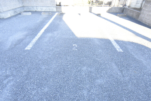 ��ʌ��������܎s�k��g�쒬�Q���ڂ̃A�p�[�g�̒��ԏ�