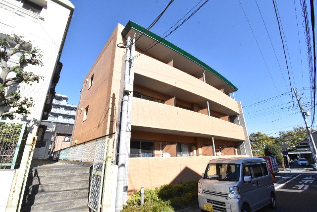 ��ʌ��������܎s�k��y�C���Q���ڂ̃}���V�����̌����O��