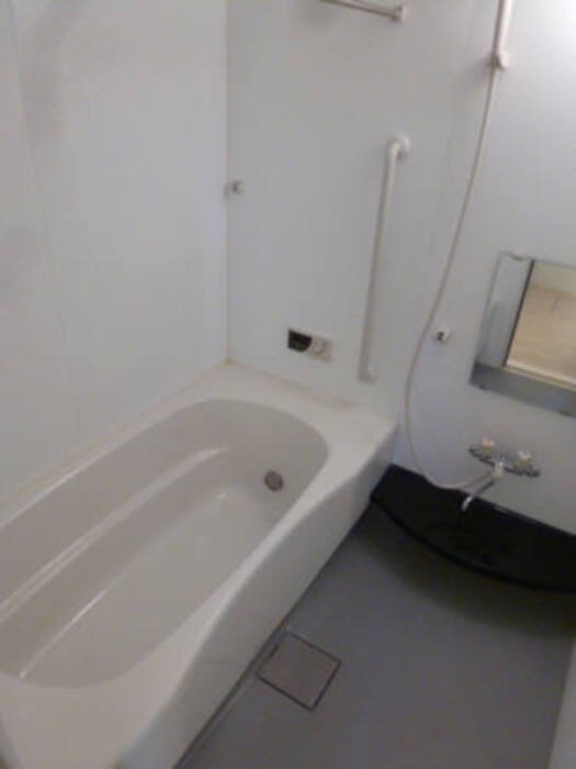 ��ʌ������s�����R���ڂ̃A�p�[�g�̃o�X