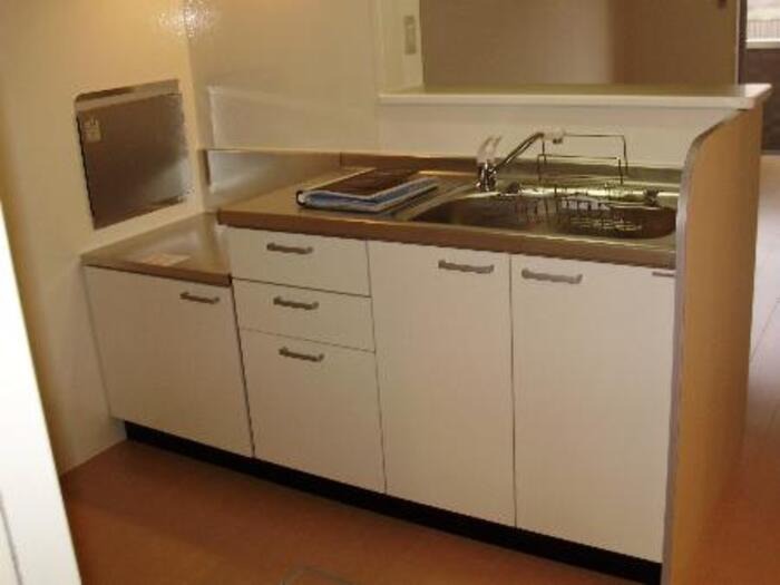 ��ʌ������s�����R���ڂ̃A�p�[�g�̃L�b�`��