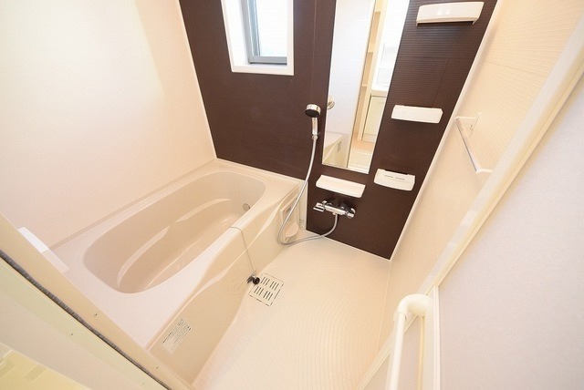 ��ʌ�����s�厚�ΐ_�̃A�p�[�g�̃o�X