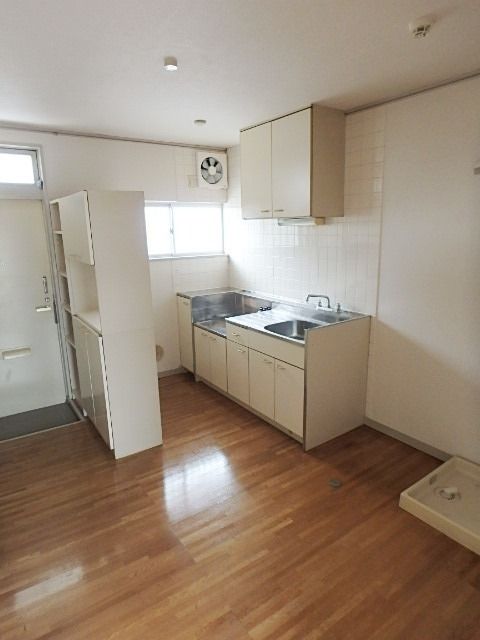 ��ʌ��������܎s��{��x�̓����Q���ڂ̃A�p�[�g�̋��ԁE���r���O