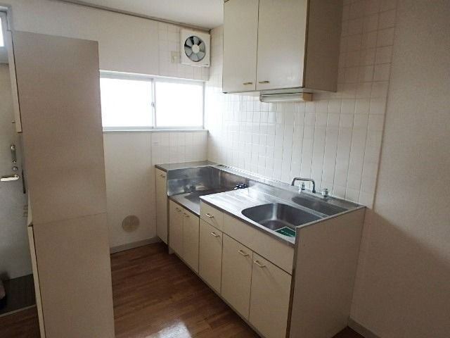 ��ʌ��������܎s��{��x�̓����Q���ڂ̃A�p�[�g�̃L�b�`��