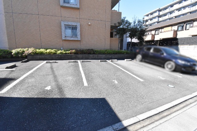 ��ʌ��������܎s�k��y�C���Q���ڂ̃}���V�����̒��ԏ�