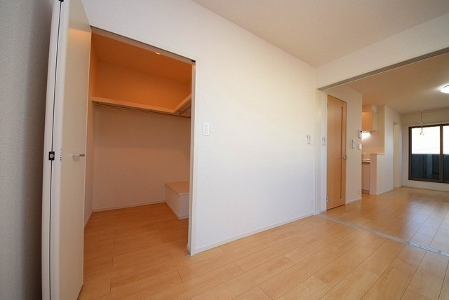 ��ʌ�����s�厚�ΐ_�̃A�p�[�g�̎��[