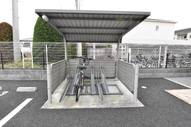 ��ʌ�����s�厚�ΐ_�̃A�p�[�g�̂��̑�