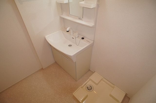 ��ʌ�����s�����Q���ڂ̃A�p�[�g�̂��̑��ݔ�