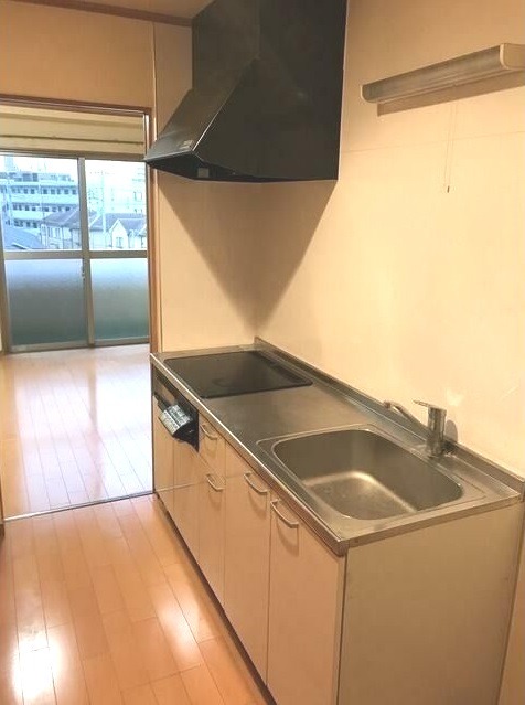 ��ʌ��������܎s��{����ؒ��S���ڂ̃}���V�����̃L�b�`��