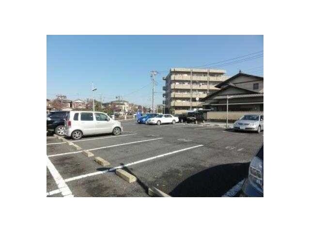 ��ʌ��z�J�s�z���J�T���ڂ̃}���V�����̒��ԏ�