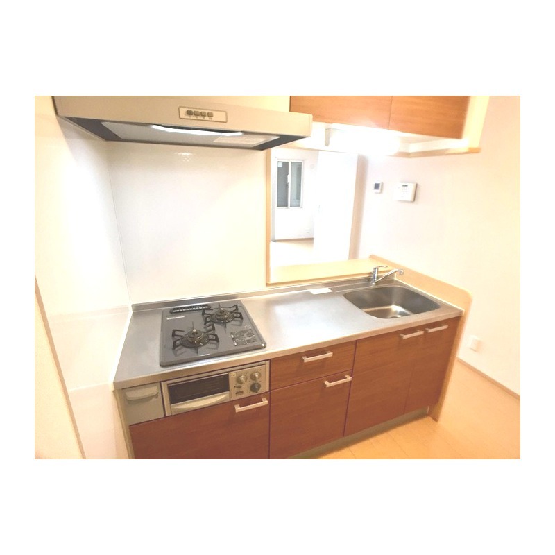 ��ʌ������s�ԌI�S���ڂ̃A�p�[�g�̃L�b�`��