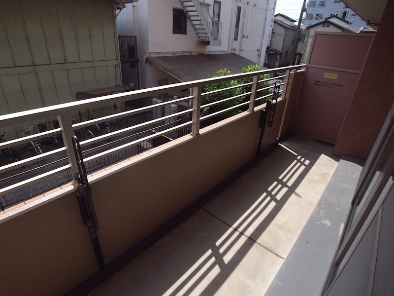 ��ʌ�����s�̉ƂP���ڂ̃}���V�����̃o���R�j�[