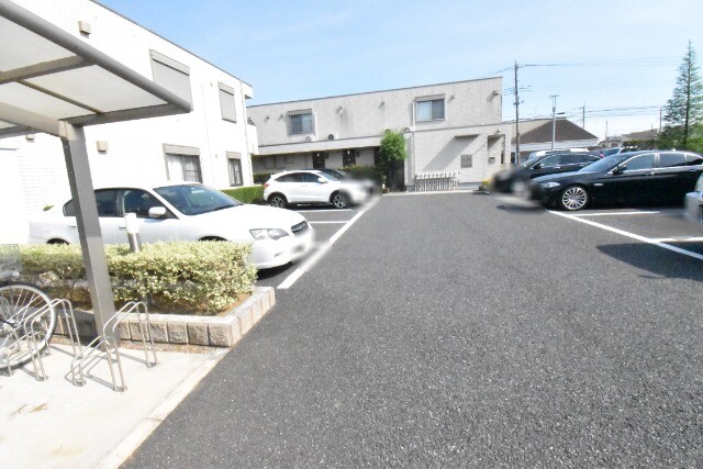 ��ʌ�����s�厚���s�����̃}���V�����̒��ԏ�