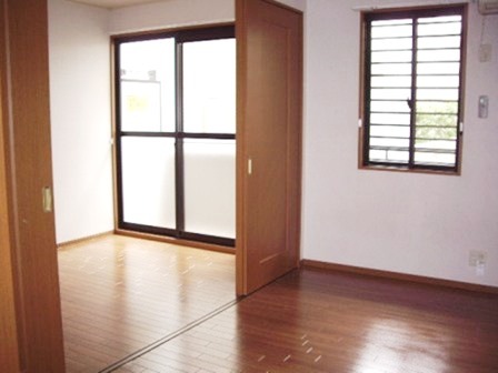 ��ʌ��������܎s��������Q���ڂ̃A�p�[�g�̋��ԁE���r���O