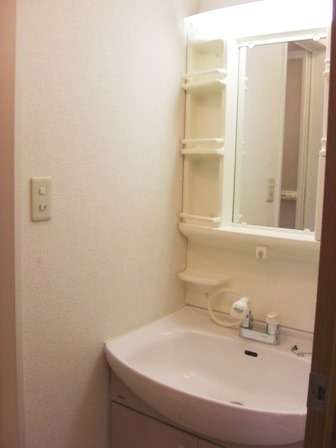 ��ʌ��������܎s��������Q���ڂ̃A�p�[�g�̐��ʏ�