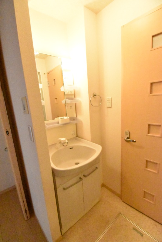 ��ʌ��z�J�s���������̃A�p�[�g�̐��ʏ�