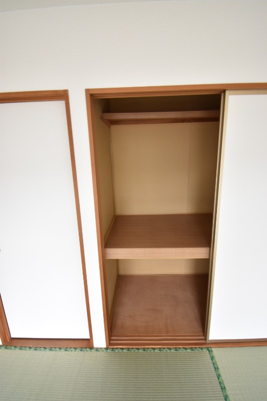 ��ʌ�����s�厚���Ԃ̃A�p�[�g�̎��[