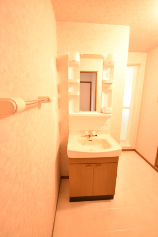 ��ʌ�����s�厚���Ԃ̃A�p�[�g�̐��ʏ�