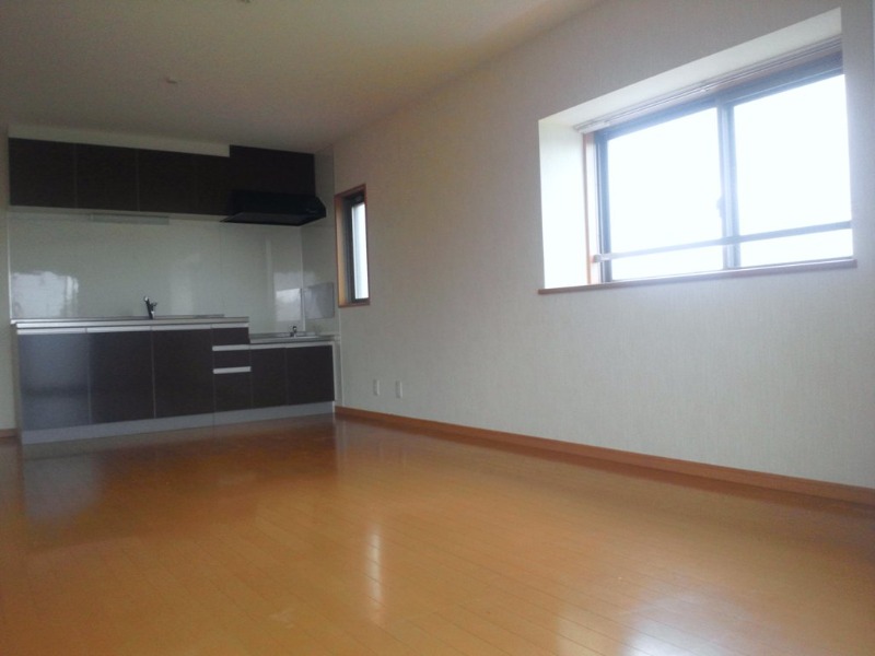 ��ʌ��������܎s����厚�󗈂̃}���V�����̋����E���r���O