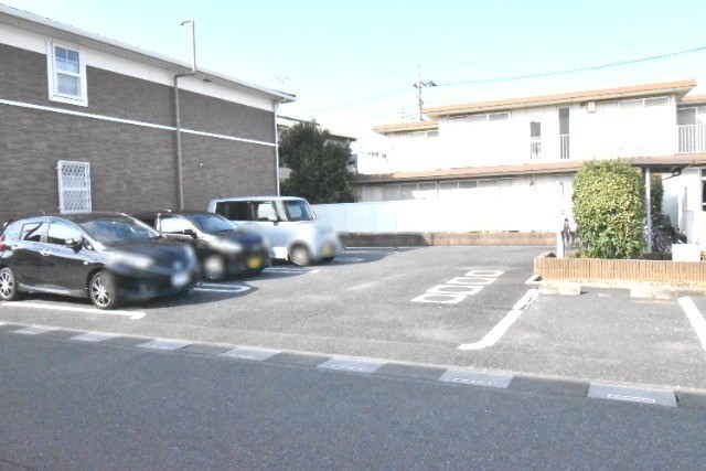 ��ʌ�����s�厚���s�̃A�p�[�g�̒��ԏ�