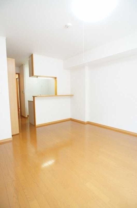 ��ʌ��z�J�s�{�{���R���ڂ̃A�p�[�g�̋��ԁE���r���O