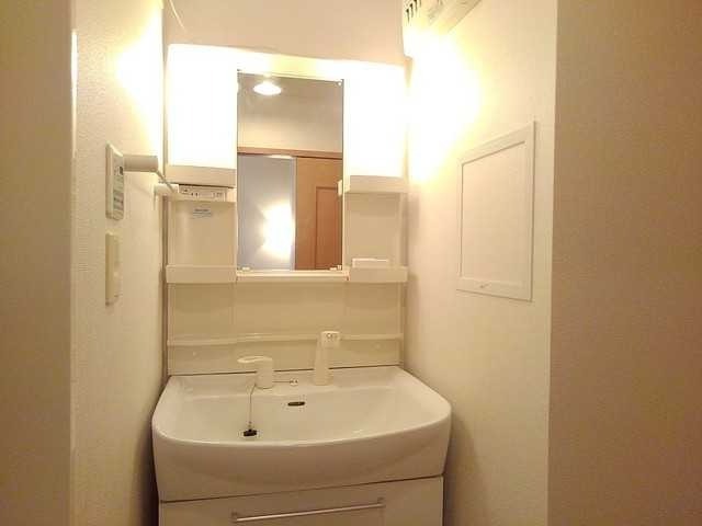 ��ʌ��z�J�s�{�{���R���ڂ̃A�p�[�g�̐��ʏ�